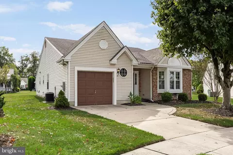 15 Pecan Ct, Mount Laurel, NJ 08054