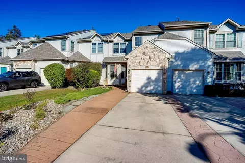 9 Shelburne St, Burlington, NJ 08016
