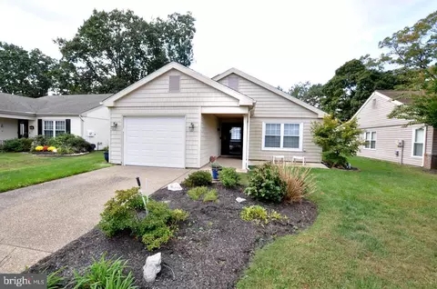 41 New Castle Dr, Southampton, NJ 08088