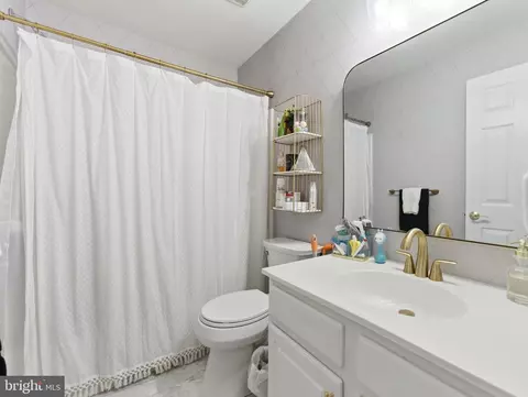 Bath - 1 Weatherly Rd, Delran, NJ 08075 photo 2 of 3