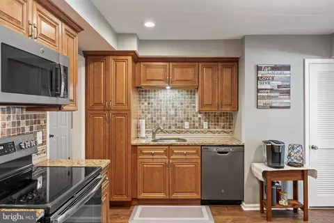 Kitchen - 17 Devonshire Dr, Westampton, NJ 08060 photo 1 of 3