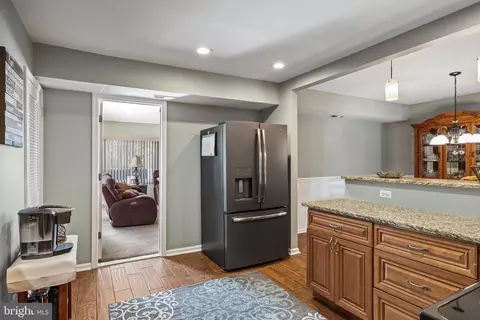 Entry Way - 17 Devonshire Dr, Westampton, NJ 08060 photo 4 of 4