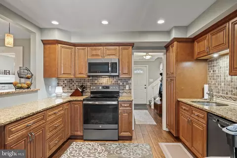 Kitchen - 17 Devonshire Dr, Westampton, NJ 08060 photo 2 of 3