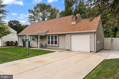 Exterior - 17 Devonshire Dr, Westampton, NJ 08060 photo 2 of 7