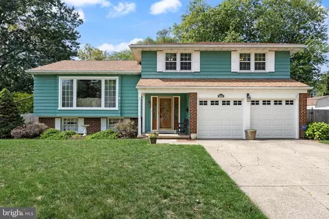 831 Windsor Dr, Cinnaminson, NJ 08077