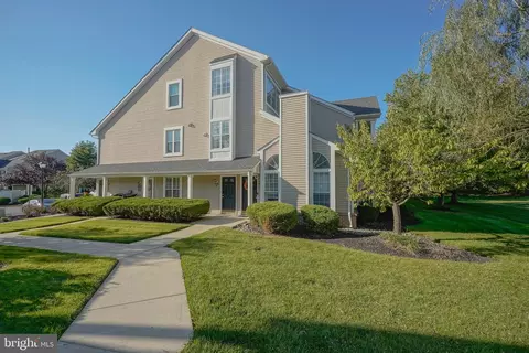 1406 B Saxony Dr, Mount Laurel, NJ 08054