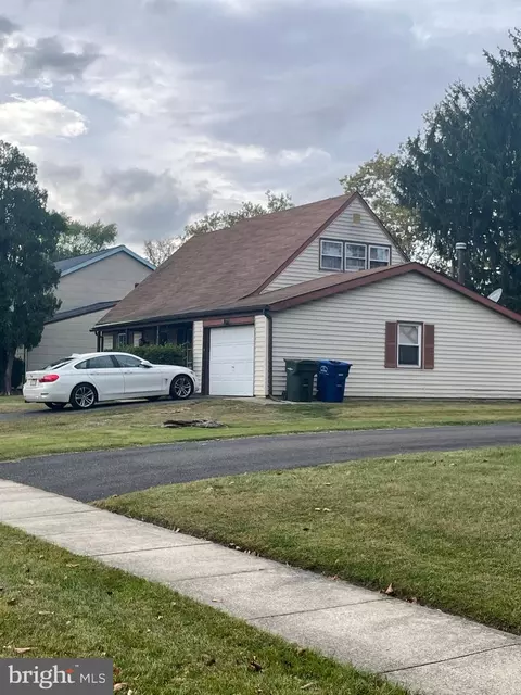 57 Gramercy Ln, Willingboro, NJ 08046