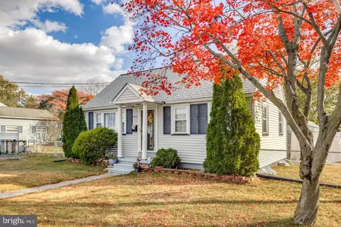 162 Oxford Rd, Cinnaminson, NJ 08077