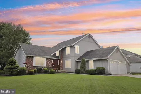 32 Michaelson Dr, Mount Laurel, NJ 08054