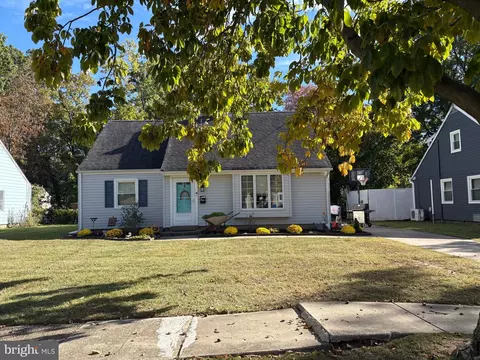 4 E Sutton Ave, Moorestown, NJ 08057