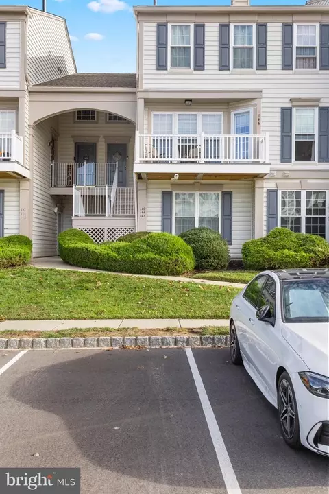 142 Rosebay Ct, Delran, NJ 08075