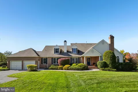 437 Windrow Clusters Dr, Moorestown, NJ 08057