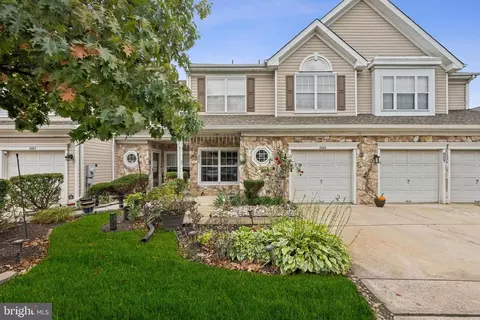 8006 Normandy Dr, Mount Laurel, NJ 08054