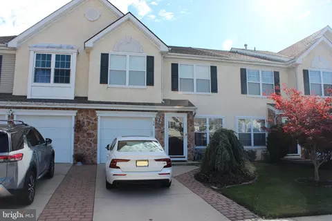 30 Leighton Dr, Mount Laurel, NJ 08054