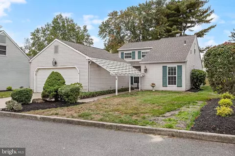 2 Nantucket Ct, Medford, NJ 08055