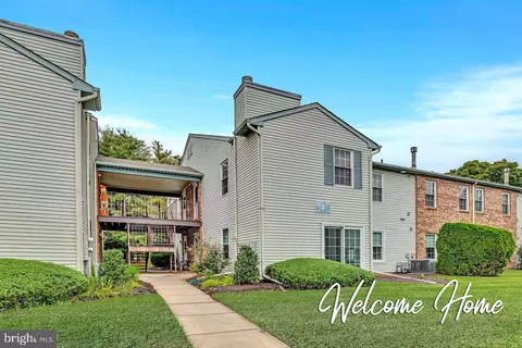 13 Village Ct, Mount Laurel, NJ 08054