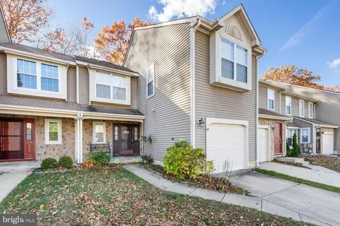60 Kettlebrook Dr, Mount Laurel, NJ 08054