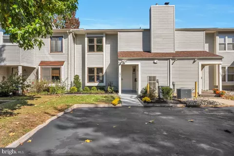 293 Ivy Ct, Marlton, NJ 08053