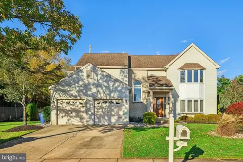 22 Hawk Ln, Marlton, NJ 08053