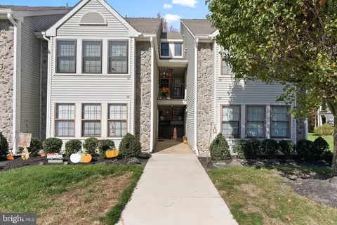 38 Bridgewater Dr, Marlton, NJ 08053