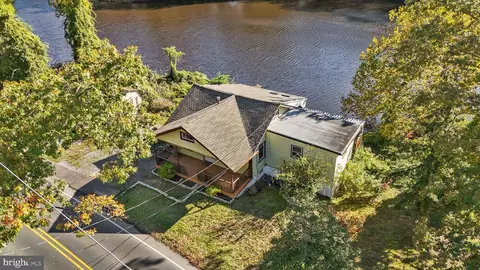 402 W Lakeshore Dr, Browns Mills, NJ 08015