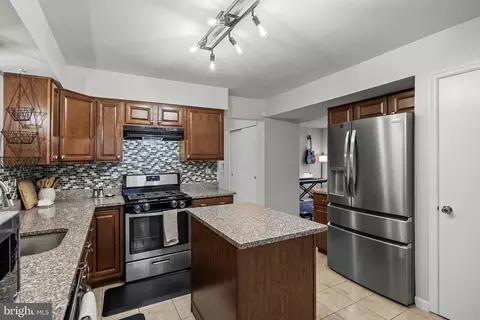 Kitchen - 5 Hampton Ct, Mount Laurel, NJ 08054 photo 3 of 3