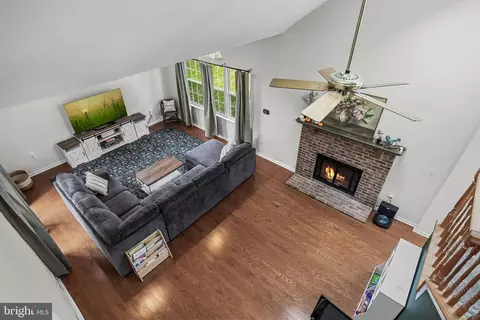 Entry Way - 5 Hampton Ct, Mount Laurel, NJ 08054 photo 7 of 8