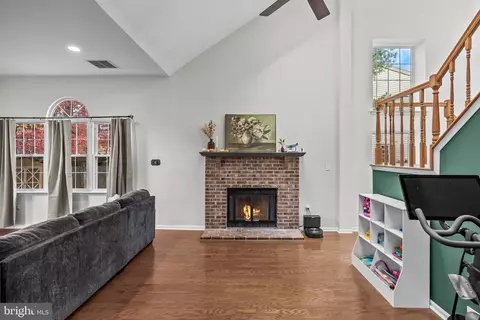 Entry Way - 5 Hampton Ct, Mount Laurel, NJ 08054 photo 5 of 8