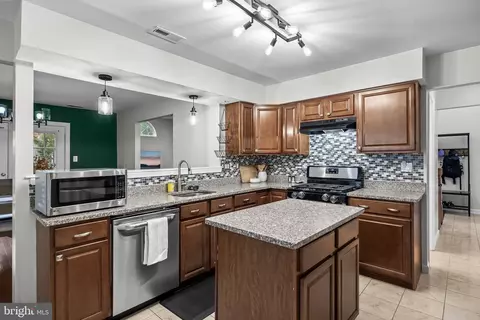 Kitchen - 5 Hampton Ct, Mount Laurel, NJ 08054 photo 2 of 3