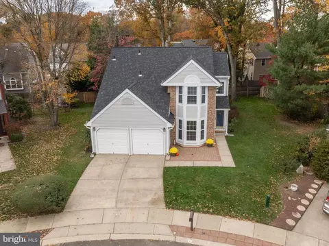Exterior - 5 Hampton Ct, Mount Laurel, NJ 08054 photo 2 of 9