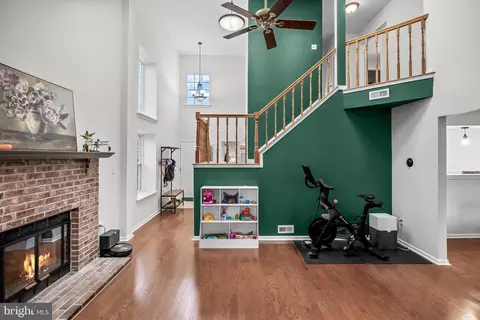Entry Way - 5 Hampton Ct, Mount Laurel, NJ 08054 photo 4 of 8