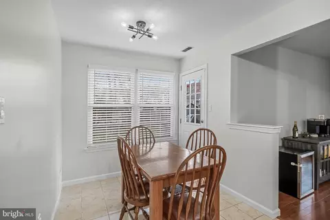 Entry Way - 5 Hampton Ct, Mount Laurel, NJ 08054 photo 8 of 8