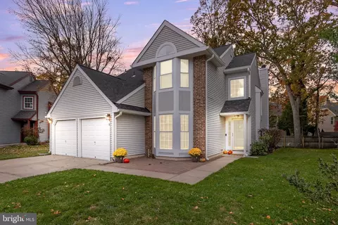 5 Hampton Ct, Mount Laurel, NJ 08054