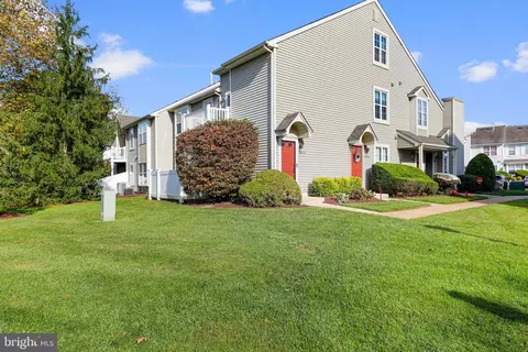 4204 B Fenwick Ln, Mount Laurel, NJ 08054