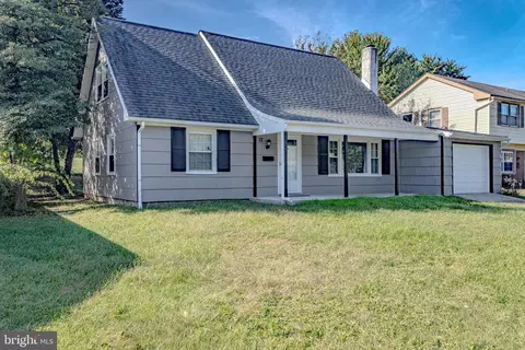 12 Mayfair Cir, Willingboro, NJ 08046