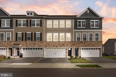 69 Sisters Farmstead Rd, Mount Laurel, NJ 08054