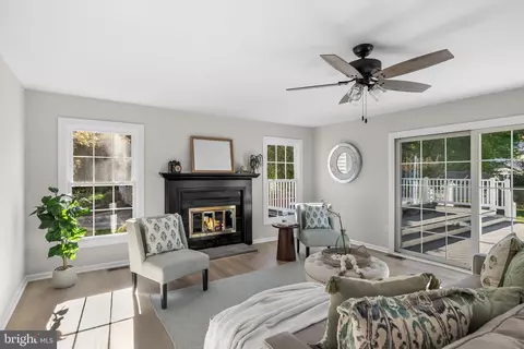 Living - 5 E Coach Ln, Mount Laurel, NJ 08054 photo 2 of 6