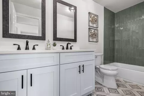 Bath - 5 E Coach Ln, Mount Laurel, NJ 08054 photo 4 of 5