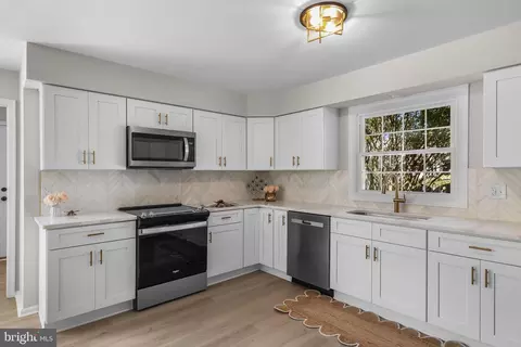 Kitchen - 5 E Coach Ln, Mount Laurel, NJ 08054 photo 3 of 3