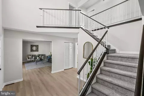 Entry Way - 5 E Coach Ln, Mount Laurel, NJ 08054 photo 2 of 6