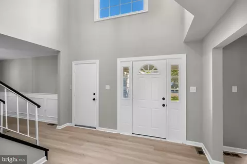 Entry Way - 5 E Coach Ln, Mount Laurel, NJ 08054 photo 3 of 6