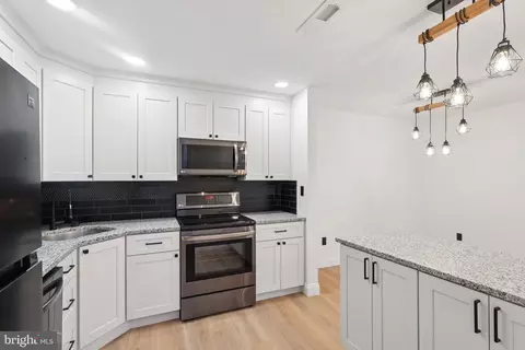Kitchen - 7 A Sumac Ct, Mount Laurel, NJ 08054 photo 1 of 2