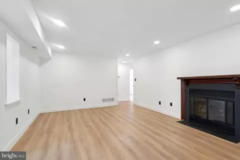 Living - 7 A Sumac Ct, Mount Laurel, NJ 08054 photo 2 of 4