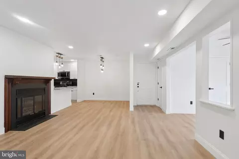Living - 7 A Sumac Ct, Mount Laurel, NJ 08054 photo 3 of 4