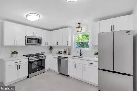 104 E Laurelton Ave, Maple Shade, NJ 08052 photo 9
