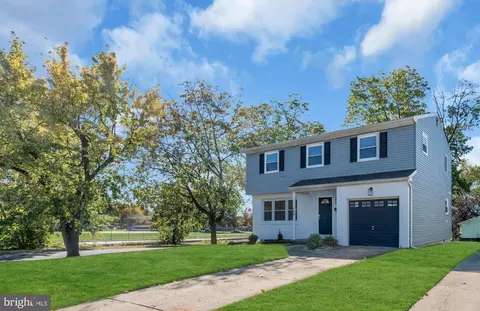 104 E Laurelton Ave, Maple Shade, NJ 08052 photo 2
