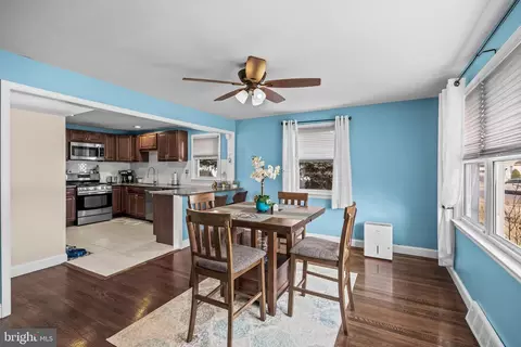 Entry Way - 2 Gainor Ave, Maple Shade, NJ 08052 photo 1 of 4