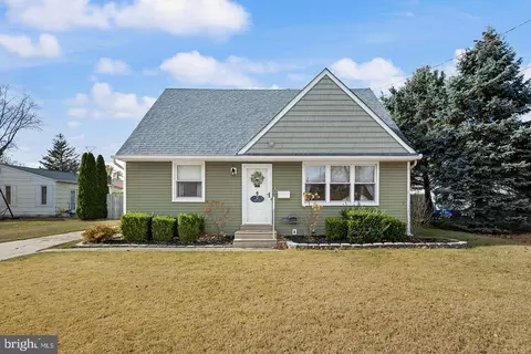 2 Gainor Ave, Maple Shade, NJ 08052