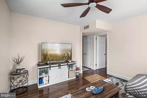Entry Way - 2 Gainor Ave, Maple Shade, NJ 08052 photo 4 of 4