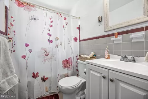 Bath - 2 Gainor Ave, Maple Shade, NJ 08052 photo 1 of 3